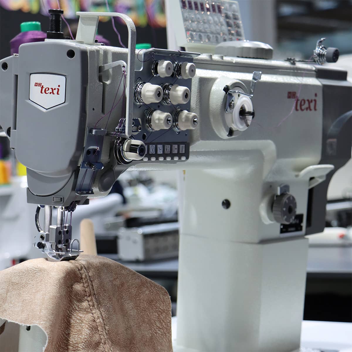 Průmyslový šicí stroj sloupový TEXI RAM TN-P-A PREMIUM EX